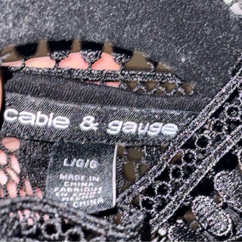 Cable & Gauge women’s size large short sleeve top black lace - Picture 3 of 3